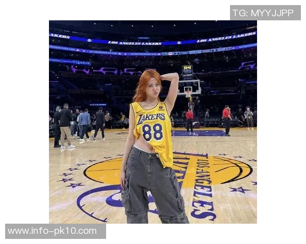 女球迷疑似骚扰湖人球员被保安驱逐老詹淡定剪指甲继续观赛